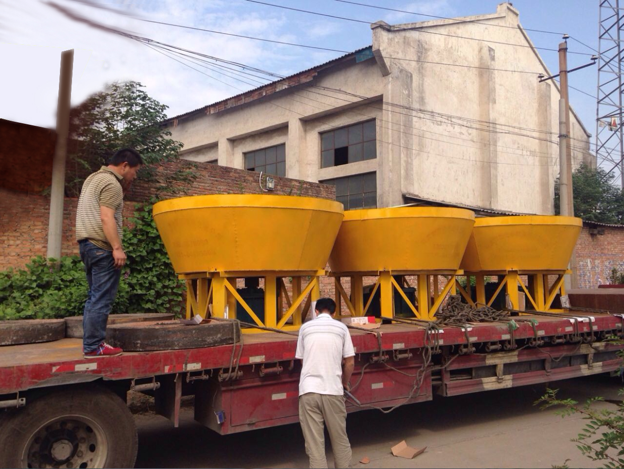 建業(yè)機(jī)械1200新型碾金機(jī)發(fā)貨現(xiàn)場