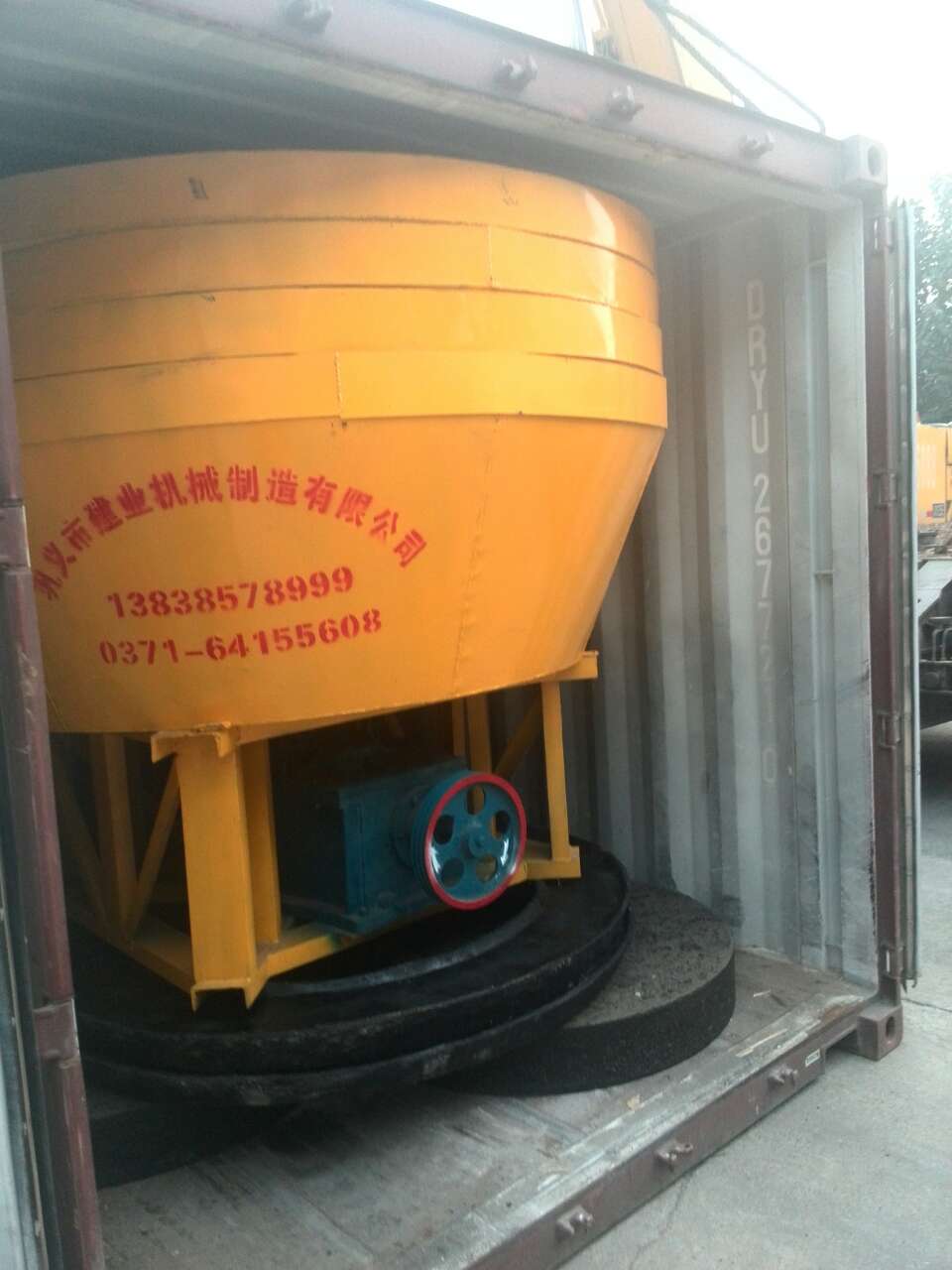 建業(yè)機(jī)械1200新型碾金機(jī)發(fā)貨現(xiàn)場